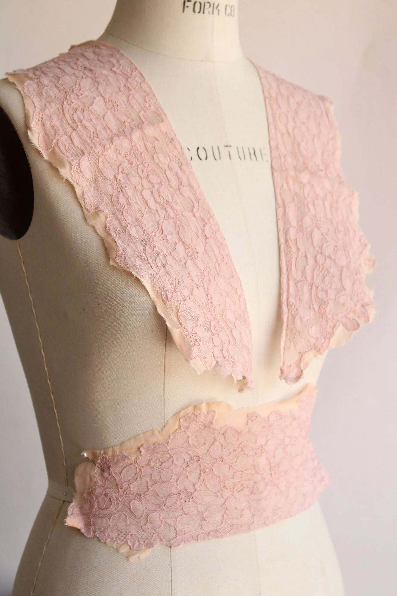 Vintage 1940s Lace Appliques, Pink Collar Trim, 3 PIeces
