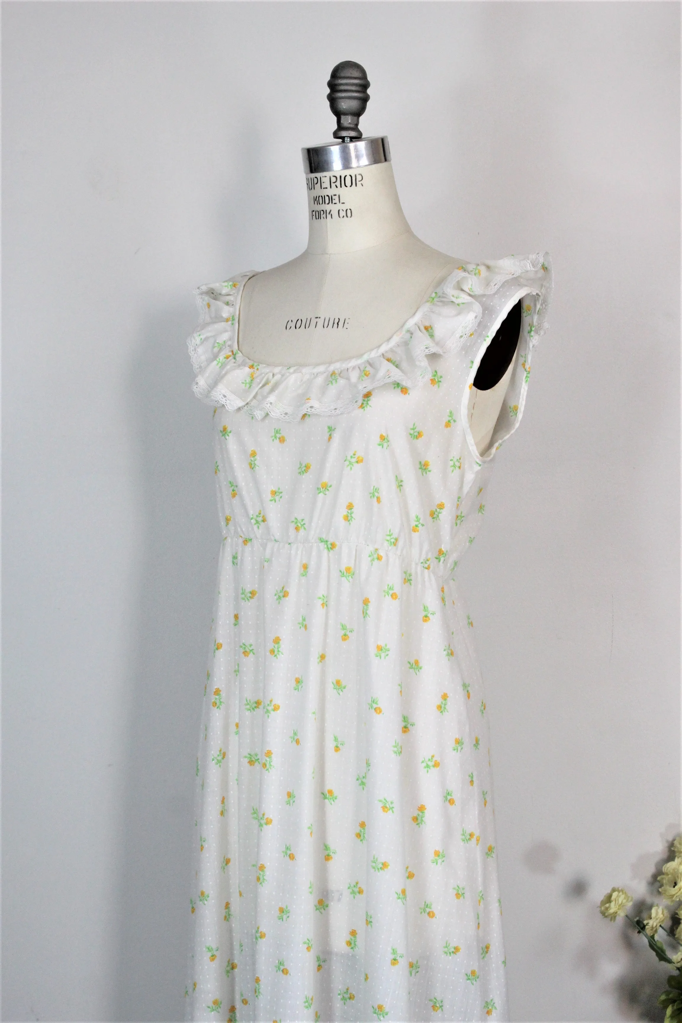 Vintage 1970s 1980s Floral Print Nightgown With Tiny Yellow Flowers And Swiss Dots